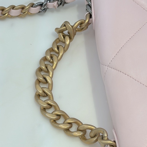 Authentic CHANEL 19 Lambskin Quilted Medium Flap Light Pink Pristine - Picture 6 of 14